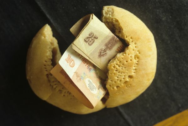Фальшивые советские деньги в самодельной лепешке