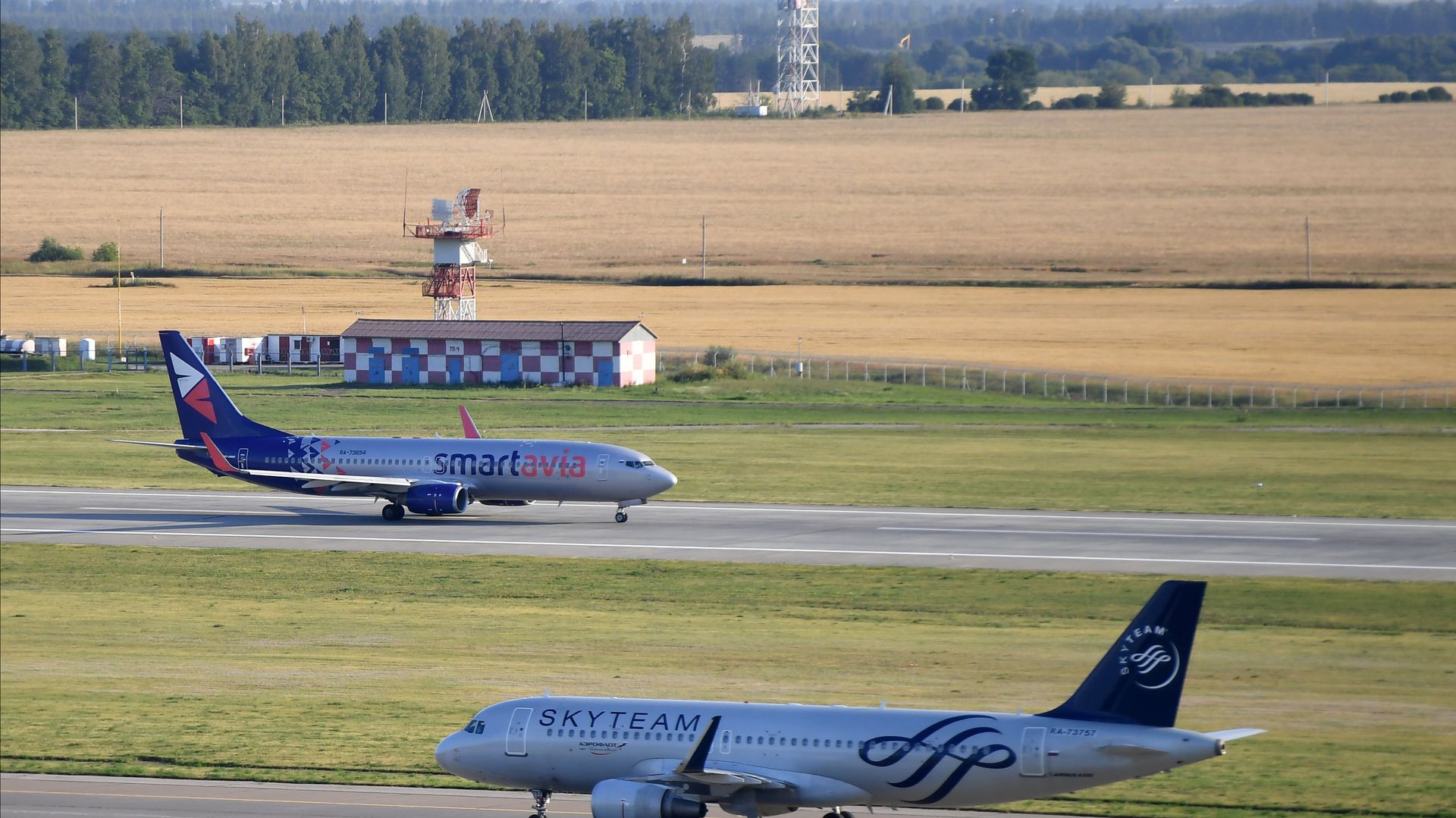 Самолеты Airbus A320-214 (WL) и Boeing 737-8GJ (WL) - ПРАЙМ, 1920, 21.08.2023