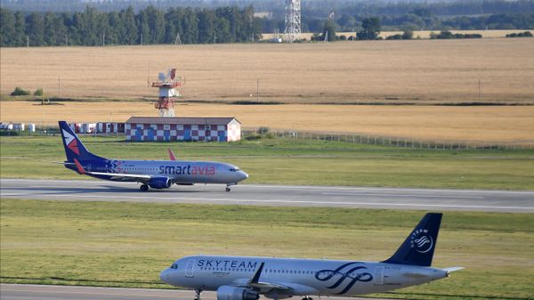 Самолеты Airbus A320-214 (WL) и Boeing 737-8GJ (WL)
