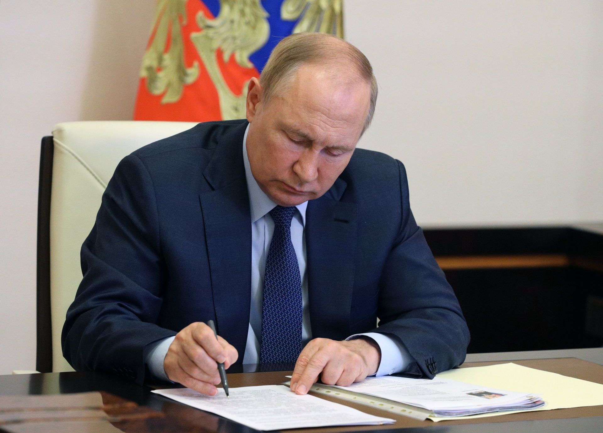 Рабочая встреча президента РФ В. Путина с врио губернатора Марий Эл Ю. Зайцевым - ПРАЙМ, 1920, 04.09.2022