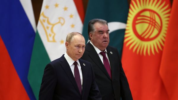 Президент РФ В. Путин принял участие в саммите ШОС Президент РФ В. Путин принял участие в саммите ШОС