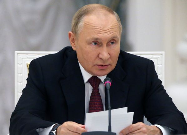 Президент РФ В. Путин провел совещание с руководителями предприятий ОПК