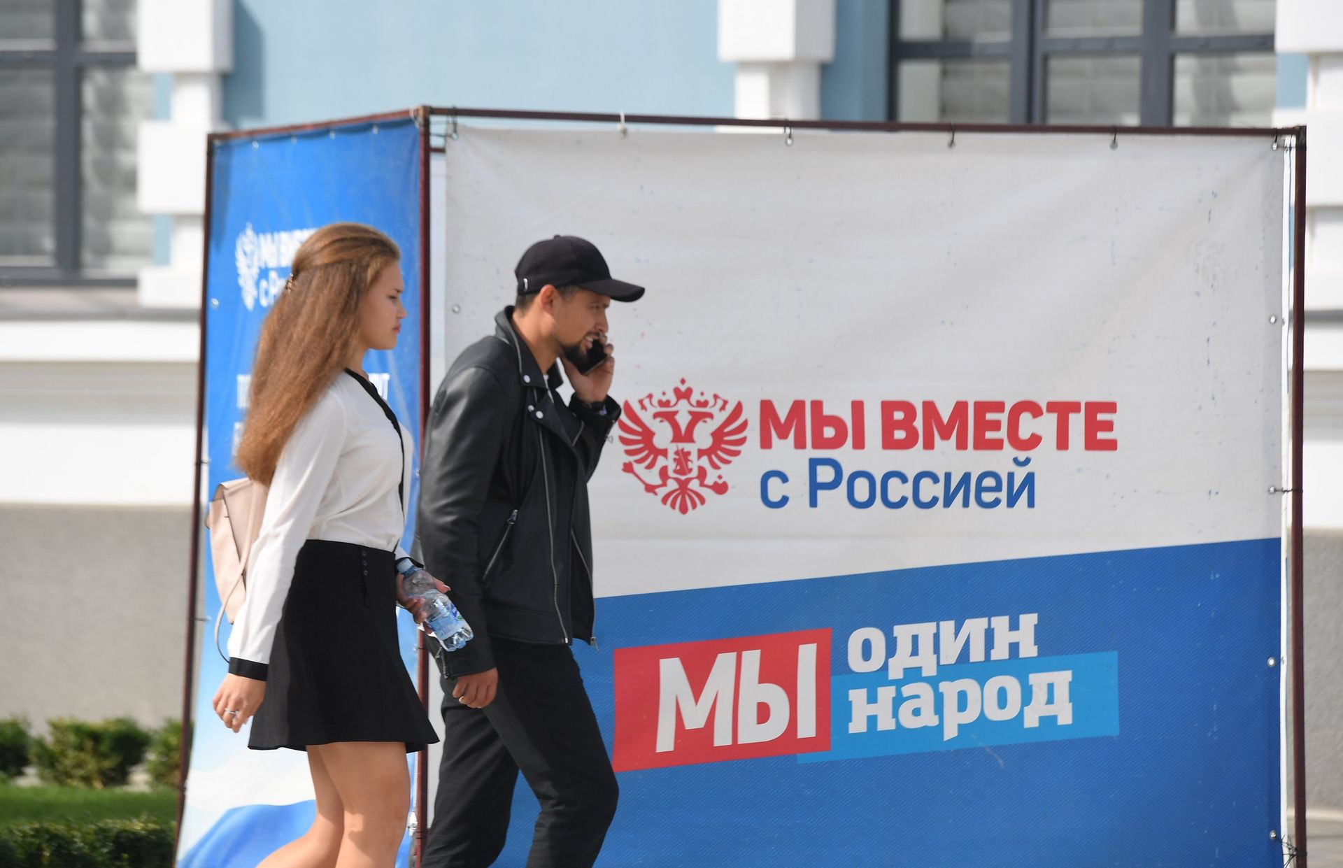 Баннер референдума о вступлении в Россию возле ДК Железнодорожников в Мелитополе - ПРАЙМ, 1920, 21.09.2022