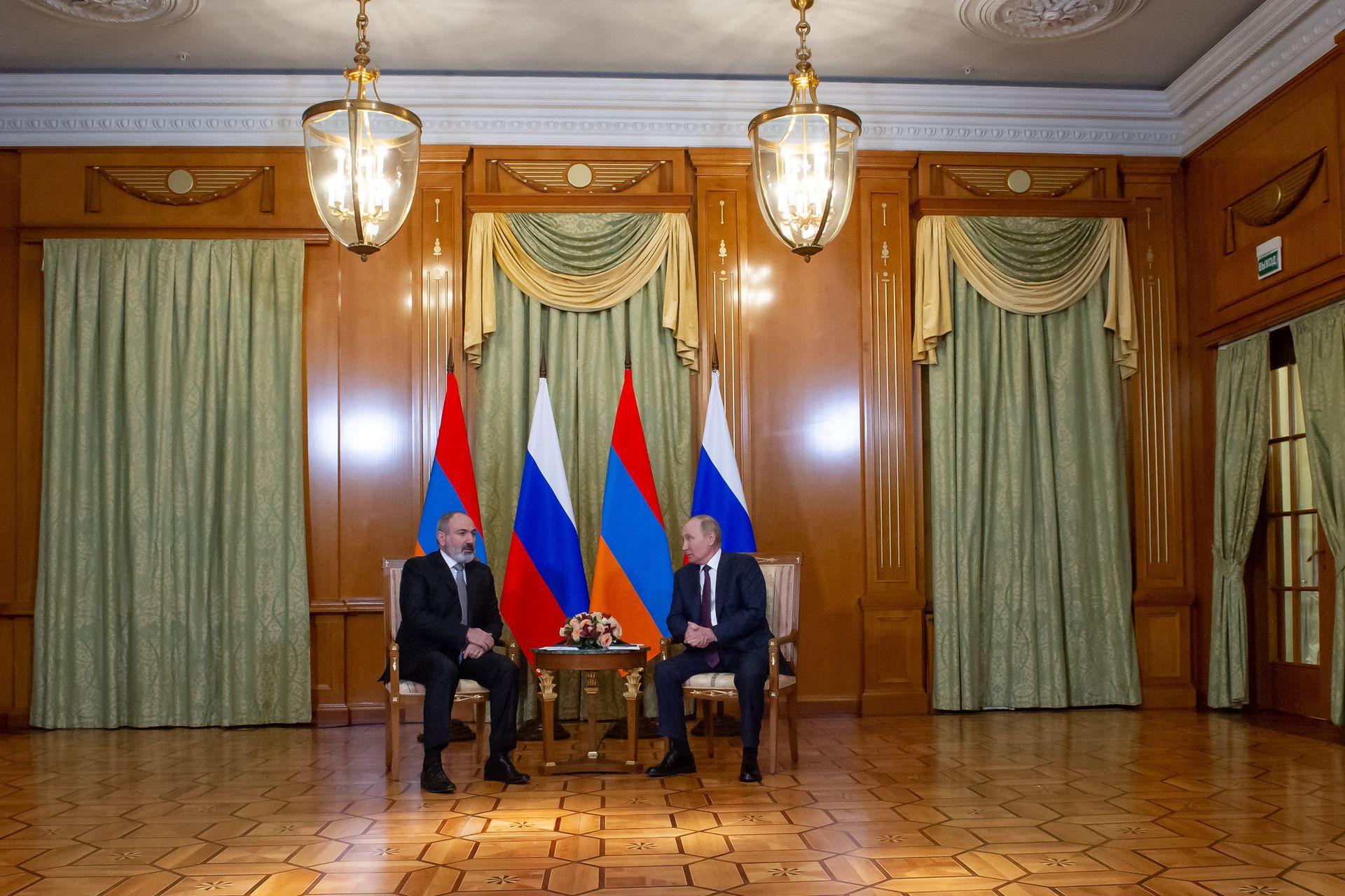 Трехсторонние переговоры президента РФ, президента Азербайджана и премьер-министра Армении - ПРАЙМ, 1920, 31.10.2022