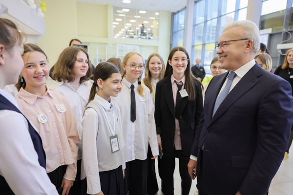 В Красноярске открылась самая большая школа за Уралом В Красноярске открылась самая большая школа за Уралом
