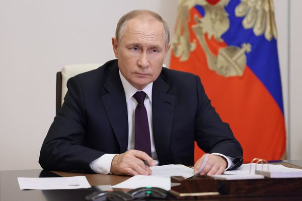 Президент РФ В. Путин провел встречу с губернатором Алтайского края В. Томенко