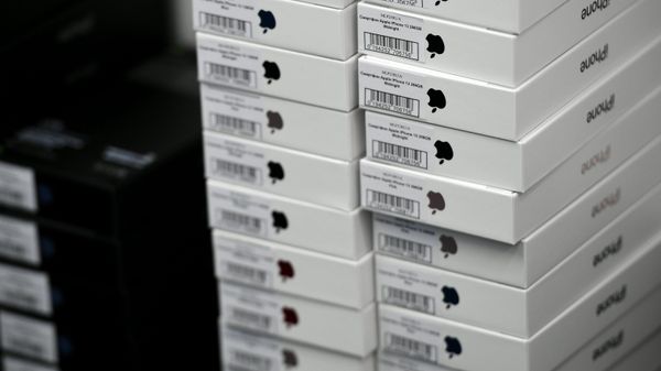Старт продаж iPhone 13