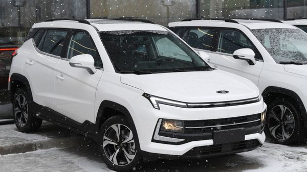 Первые автомобили Москвич поступили в розничную продажу