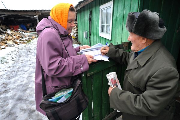 Сельская жизнь в деревне Караболка Челябинской области