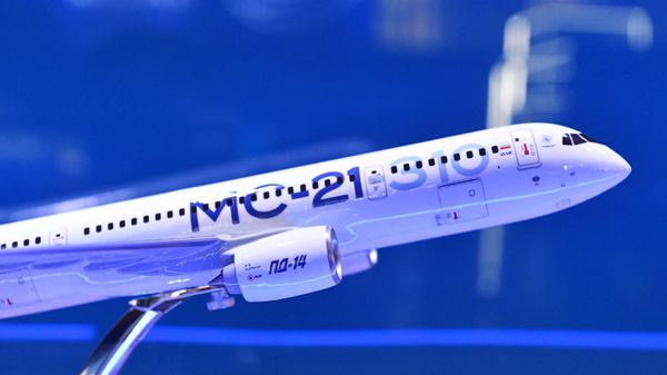 Макет самолета МС-21