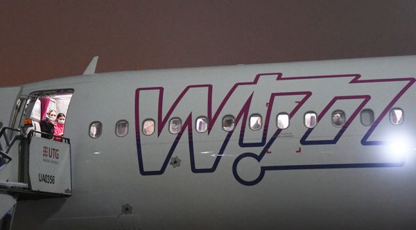 Встреча первого рейса авиакомпании Wizz Air Abu Dhabi в аэропорту Внуково