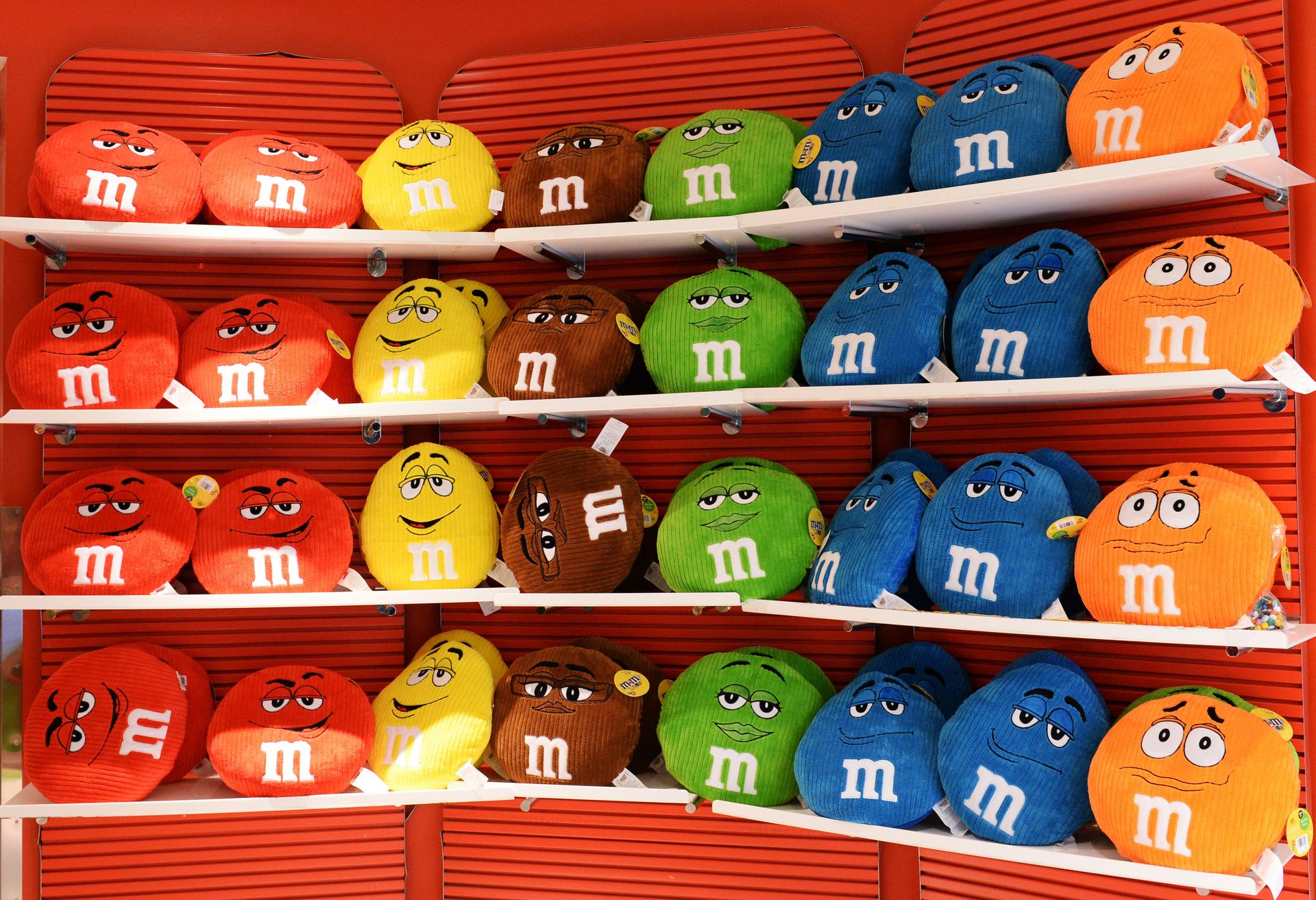 Сувенирная продукция в фирменном магазине конфет M&M's в Нью-Йорке - ПРАЙМ, 1920, 24.01.2023