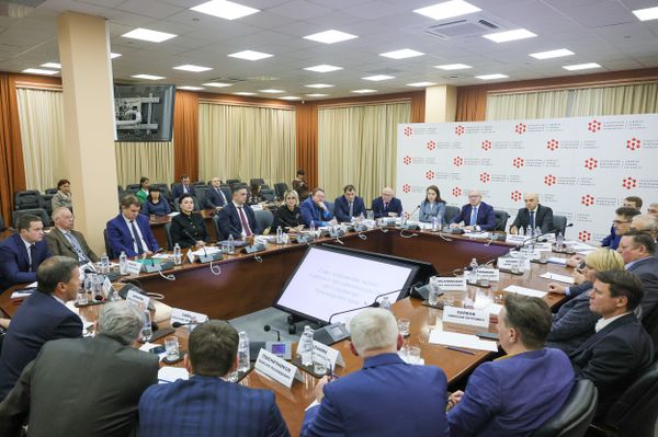 Заседание совета по развитию малого и среднего бизнеса под председательством Губернатора Александра Усса