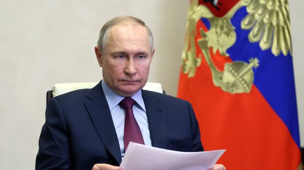 Президент РФ В. Путин провел очередное совещание с членами правительства РФ Президент РФ В. Путин провел очередное совещание с членами правительства РФ
