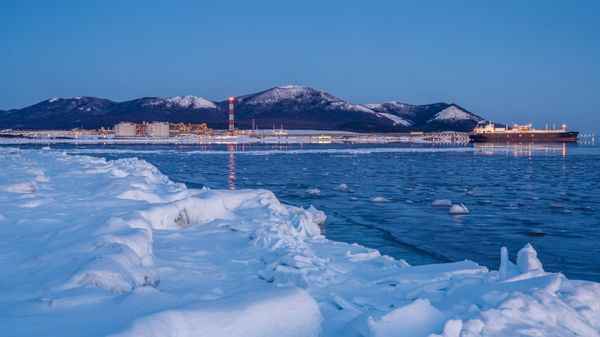 Завод по переработке СПГ на Сахалине Завод по переработке СПГ на Сахалине