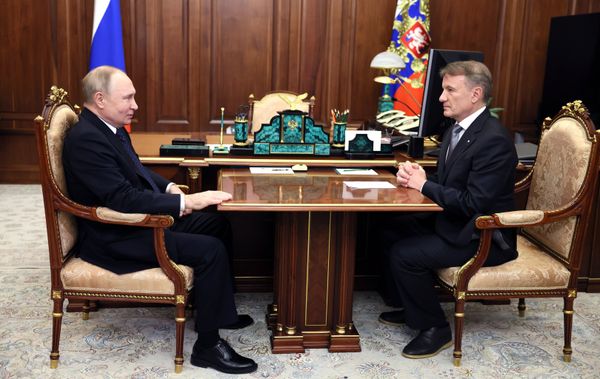 Президент РФ В. Путин встретился с главой Сбербанка Г. Грефом Президент РФ В. Путин встретился с главой Сбербанка Г. Грефом