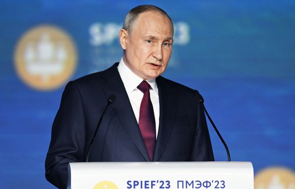 ПМЭФ-2023. Президент РФ В. Путин на пленарном заседании