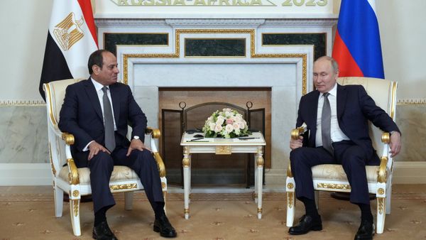 Президент РФ В. Путин провел встречу с президентом Египта А. Сиси