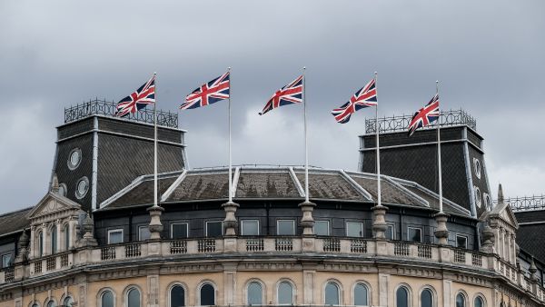 Флаги Великобритании на Трафальгарской площади, Лондон