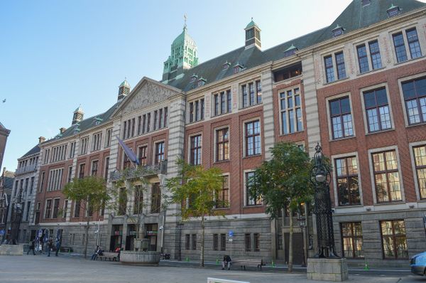 Вид на здание Euronext, Амстердам, Нидерланды Вид на здание Euronext, Амстердам, Нидерланды