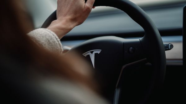 Автомобиль Tesla