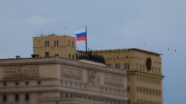 Флаг на здании Министерства обороны РФ