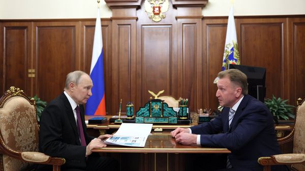 Встреча президента РФ В. Путина с председателем государственной корпорации развития ВЭБ.РФ И. Шуваловым
