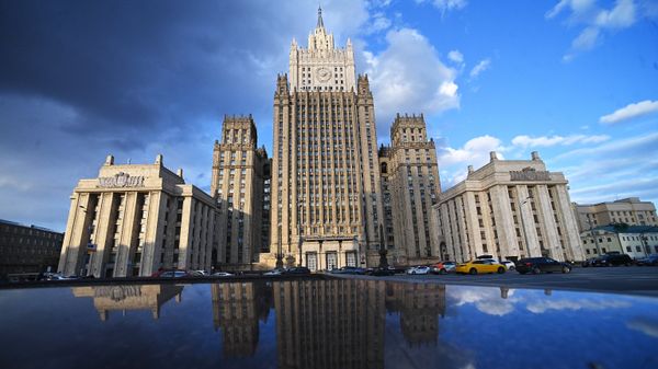 Здание Министерства иностранных дел РФ в Москве