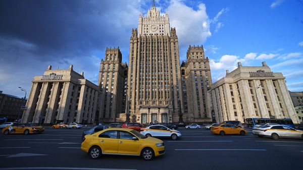 Здание Министерства иностранных дел РФ в Москве