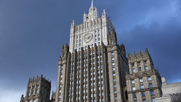 Здание Министерства иностранных дел РФ в Москве