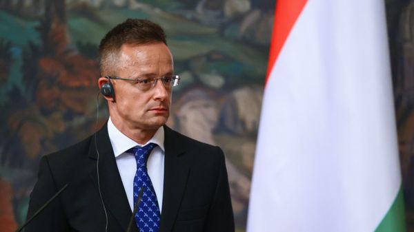 Петер Сийярто