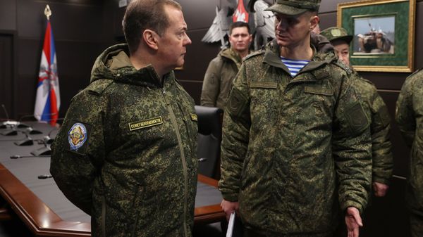 Зампред Совбеза РФ Д. Медведев посетил полигон Алабино