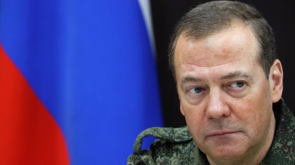 Зампред Совбеза РФ Д. Медведев посетил полигон Алабино