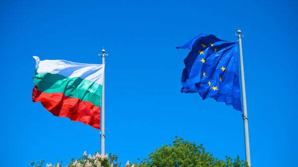 Флаги Болгарии и Евросоюза