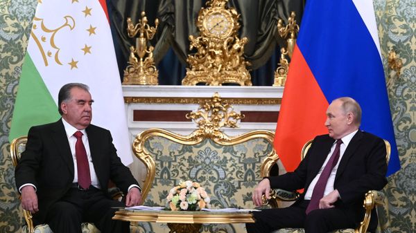 Президент РФ В. Путин встретился с президентом Таджикистана Э. Рахмоном Президент РФ В. Путин встретился с президентом Таджикистана Э. Рахмоном