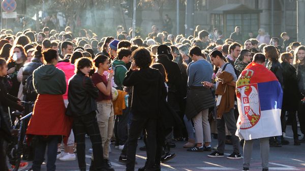 Протесты в Белграде против результатов выборов в Сербии