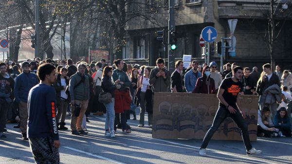 Протесты в Белграде против результатов выборов в Сербии