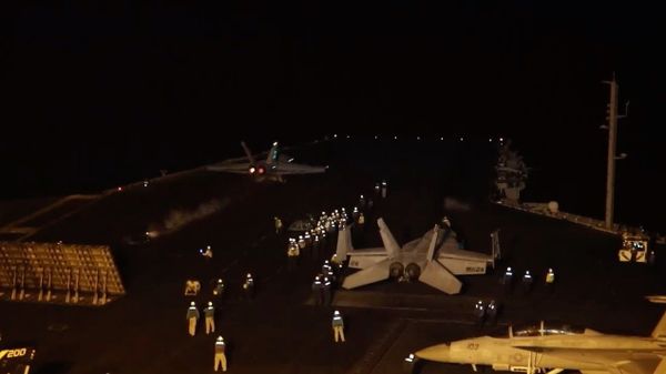 Взлет американского бомбардировщика для нанесения ударов по Йемену