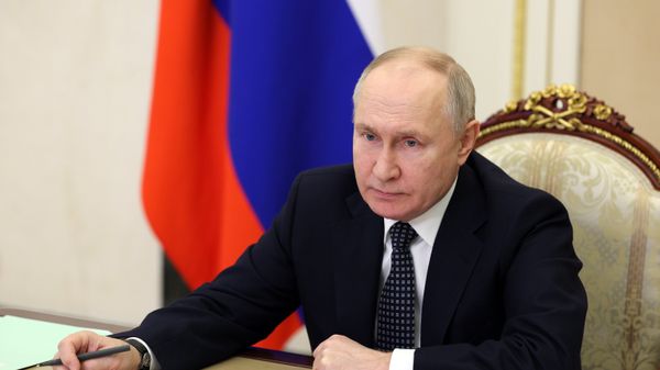 Президент РФ В. Путин провел совещание с членами правительства РФ