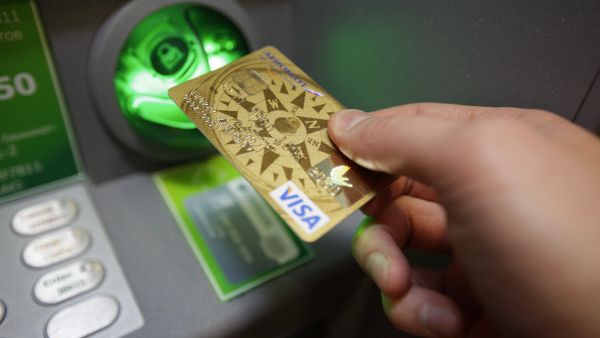 Карта в банкомате 