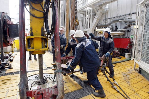 Нефть дешевеет в ожидании встречи министров финансов еврозоны Нефть дешевеет в ожидании встречи министров финансов еврозоны