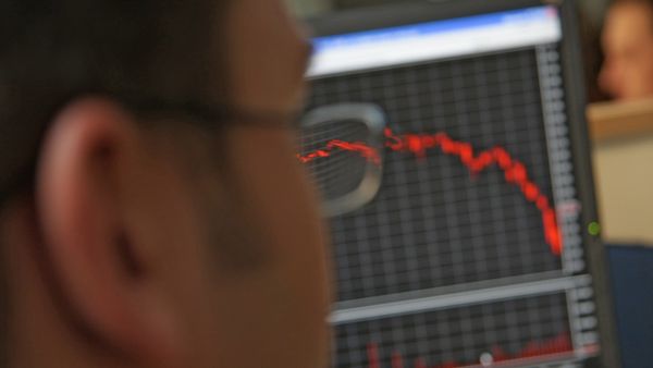 Биржи Европы закрылись снижением на опасениях за Грецию и новостях от ЕЦБ