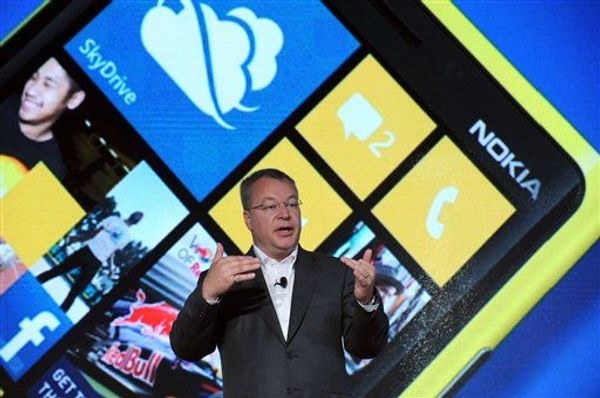 Nokia начала продажи своего флагманского смартфона Lumia 920 в России