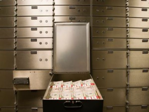 Ряд крупнейших мировых банков должен повысить уровень резервов капитала до 2016 года - FSB