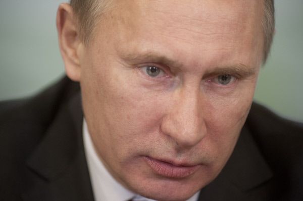 Путин не будет использовать формат прямой линии в 2012 году - газета