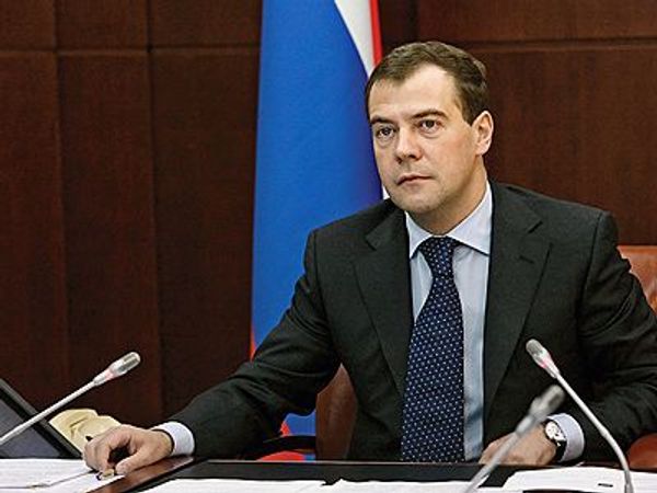 Медведев призвал не снижать темпов приватизации в 2013 году Медведев призвал не снижать темпов приватизации в 2013 году