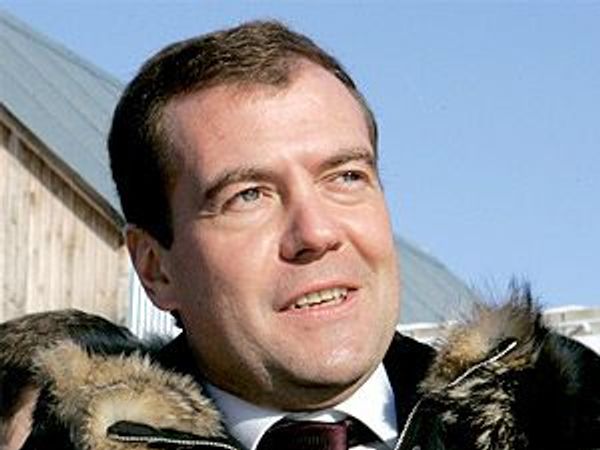 Развитие дорожной сети является стратегическим приоритетом для РФ - Медведев