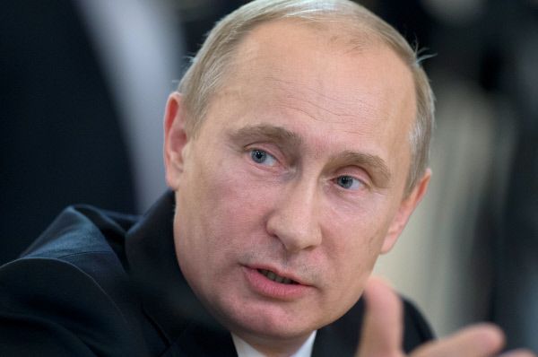 Введение топливных стандартов Евро-4 не следует переносить - Путин