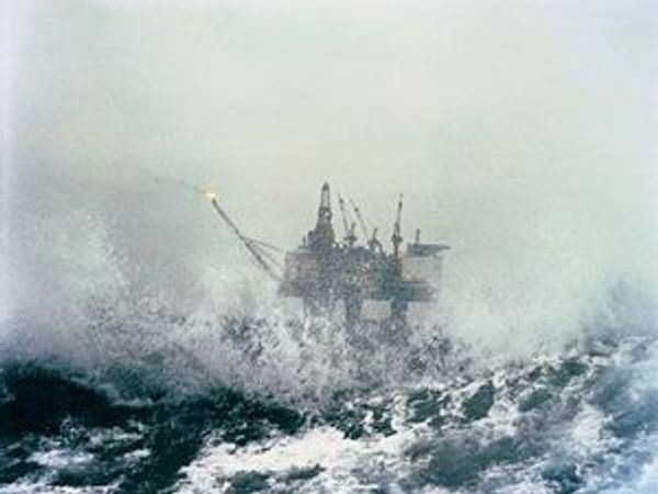Нефть растет на коррекции после снижения накануне
