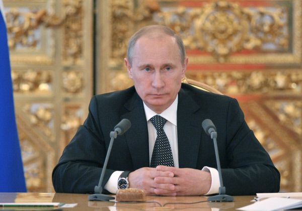 Россияне положительно оценивают путинский курс - опрос